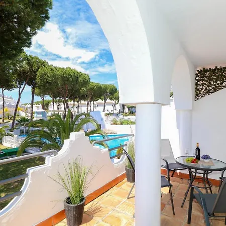 Townhouse With Pool View - Reserva De Hébergement de vacances Marbellac