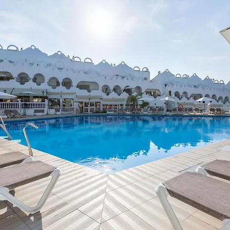 Townhouse With Pool View - Reserva De Hébergement de vacances Marbellac