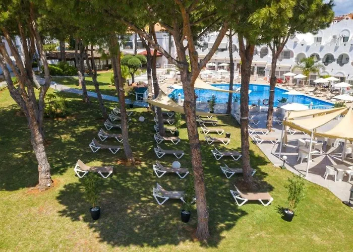 Дом отдыха Townhouse With Pool View - Reserva De *
