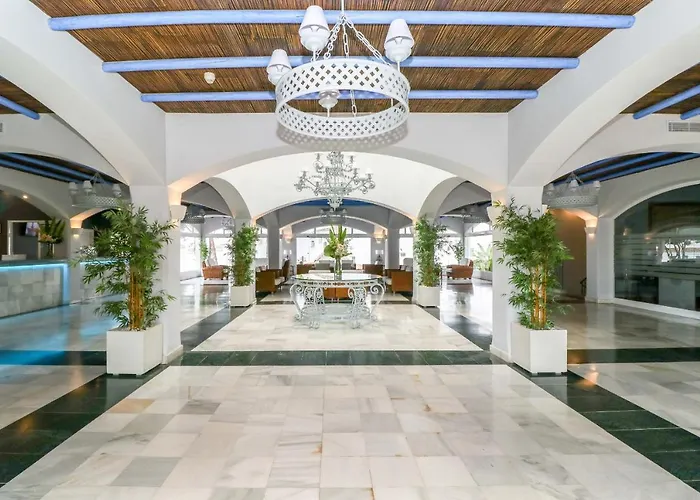 Дом отдыха Townhouse With Pool View - Reserva De *